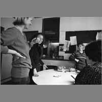 Béatrice Vallaeys, Marie-Odile Delacour, Bénedicte Mei, Germaine Aziz, 10 avril 1980, rue de Lorraine ( © Photo Christian Poulin - 0194)