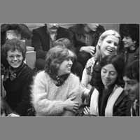 Marie-Odile Delacour, Germaine Aziz, Béatrice Vallaeys, Annie Barberot, Michèle Grange, Sorj Chalandon, 23 février 1981, réunion dernier numéro ( © Photo Christian Poulin - 0312)