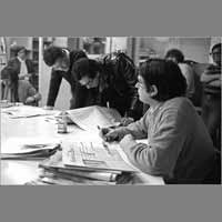 Philippe Gavi, Jean-Marie Bartel, Fabien Roland-Levy, Jean-Claude Zagdoun, Serge July, Alain Dugrand, février 1980, rue de Lorraine ( © Photo Christian Poulin - 0433)