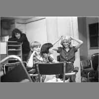 Claude Jaget, Bénedicte Mei, Lisou Hyafil, Béatrice Vallaeys, juin 1979, rue de Lorraine ( © Photo Christian Poulin - 0567)