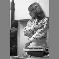 Annette Lévy-Willard, 23 février 1981, réunion dernier numéro (81023bis - 0640)